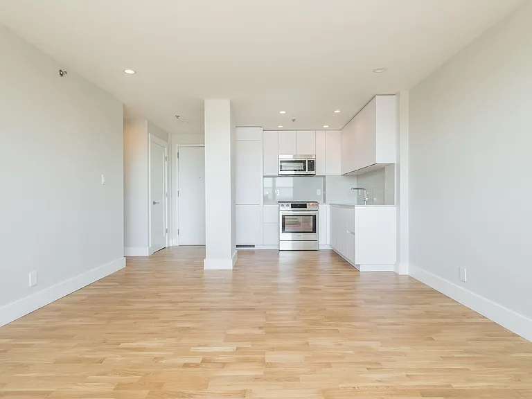 1410B Columbia Rd #4F — Photo 3