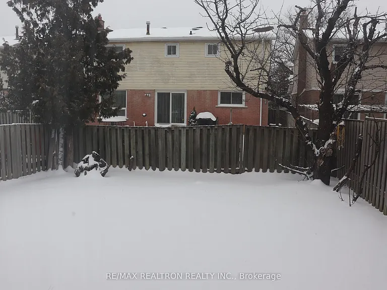 122 Copperwood Sq — Photo 12