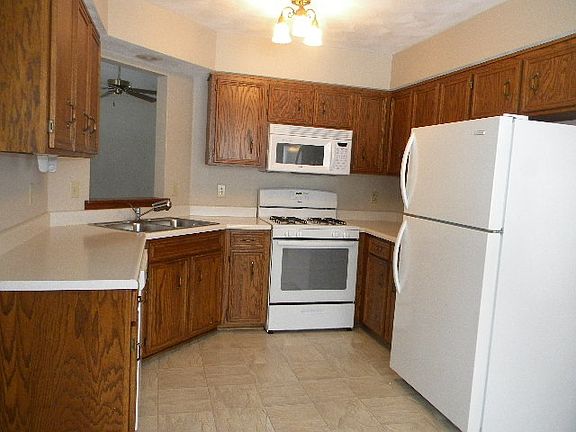 5th image of 128 Thistlewood Dr