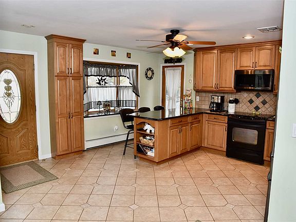 4th image of 9 Thistle Ln