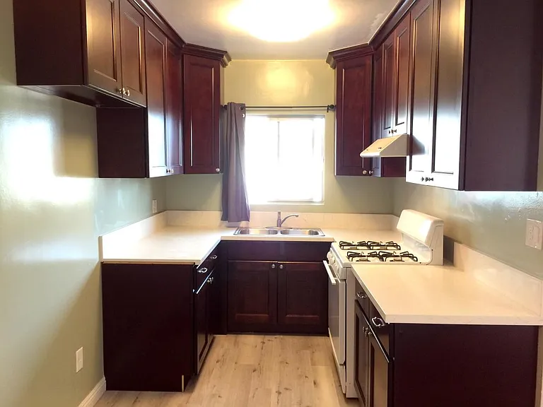 1681 College View Dr #9 — Photo 1