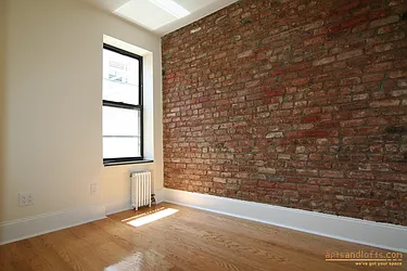Rented by aptsandlofts.com