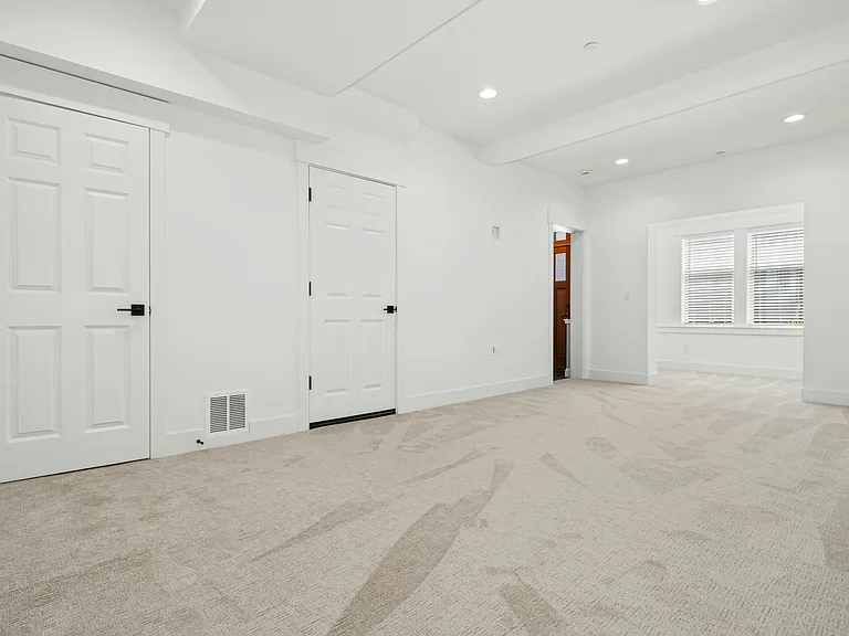 634 11th Ave — Photo 27