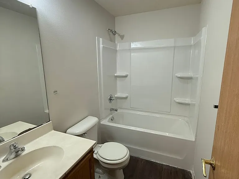 221 Crystal St — Photo 25