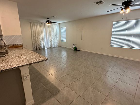 4th image of 224 Meghan Cir