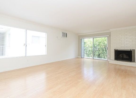 3rd image of 11949 Darlington Ave APT 8