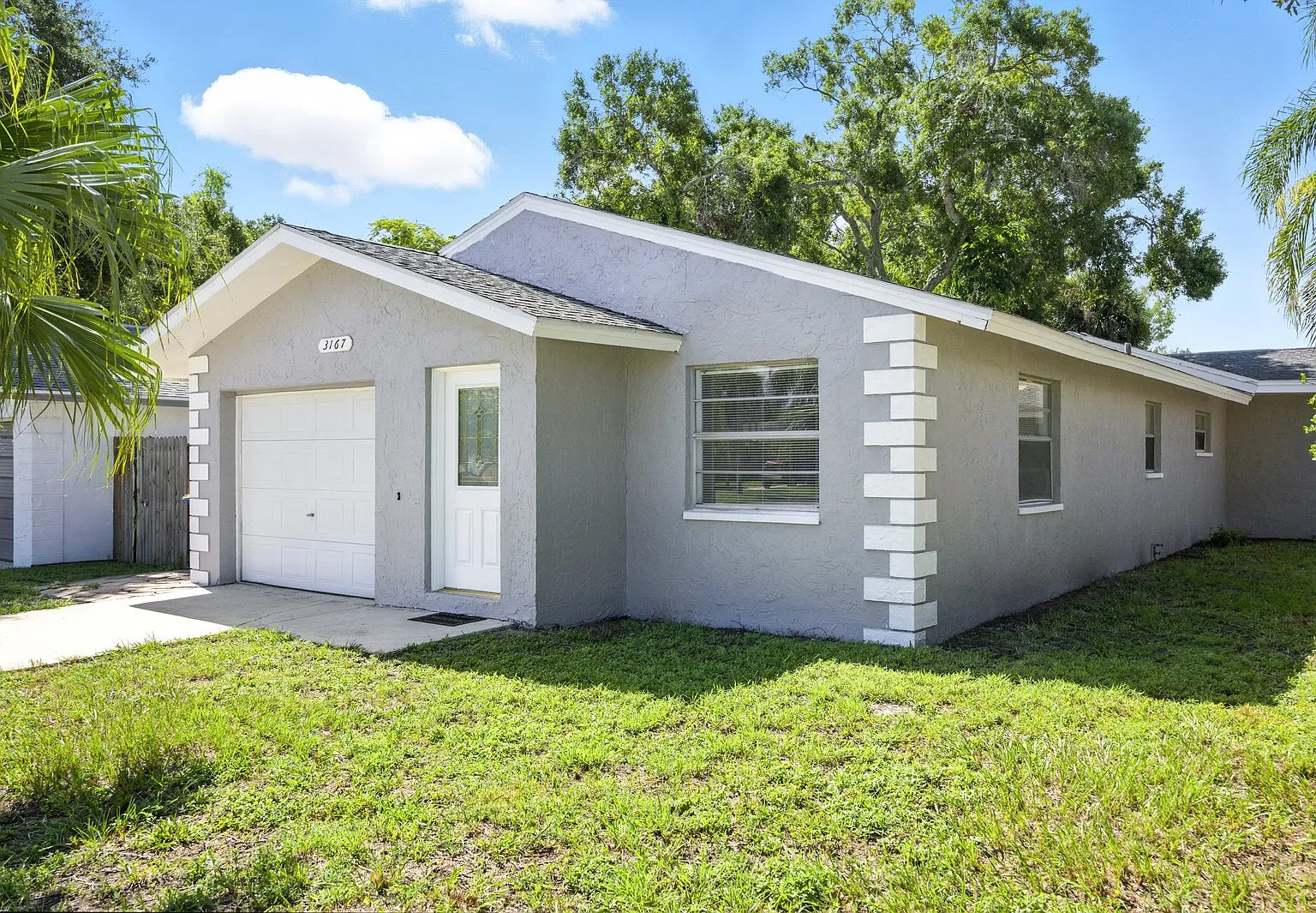 2 bed, 1008 sqft, $1,950 — Photo 1