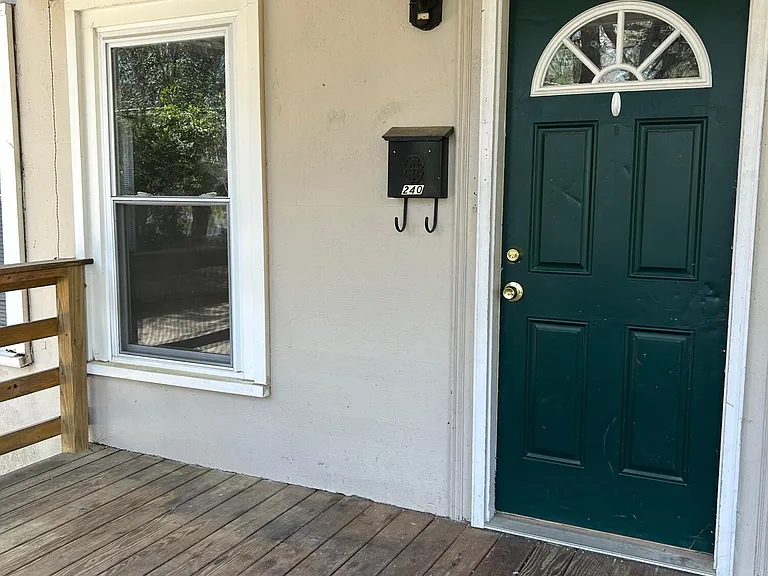 240 E New Hampshire Ave — Photo 3