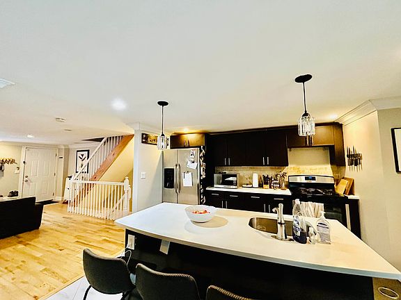 3rd image of 320 Hancock St #1