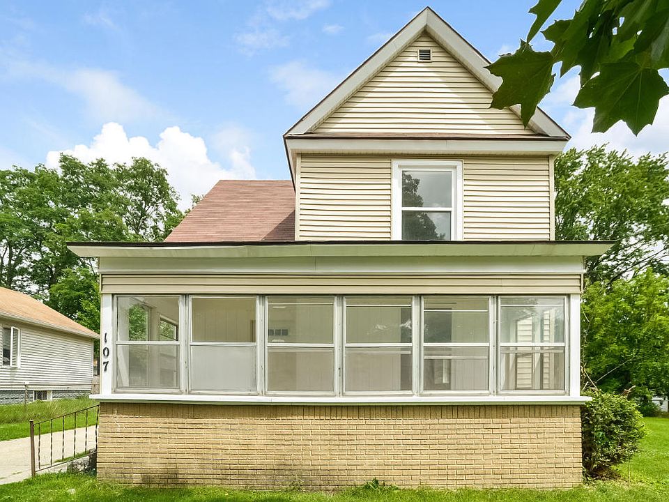 1st image of 107 Bowne St NE