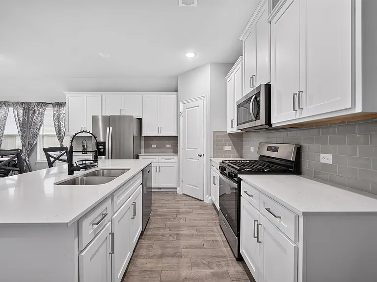512 Portina Dr — Photo 8