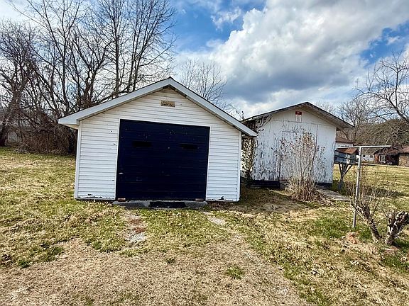 2nd image of 11446 Bedford Rd