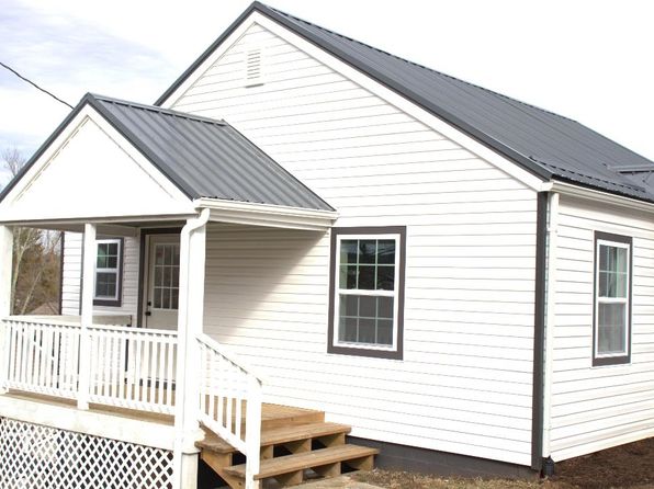 201 1st St SE, Pulaski, VA 24301