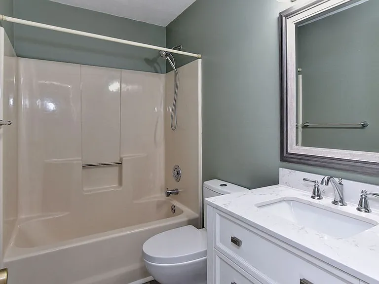 802 Marquette Ct — Photo 25