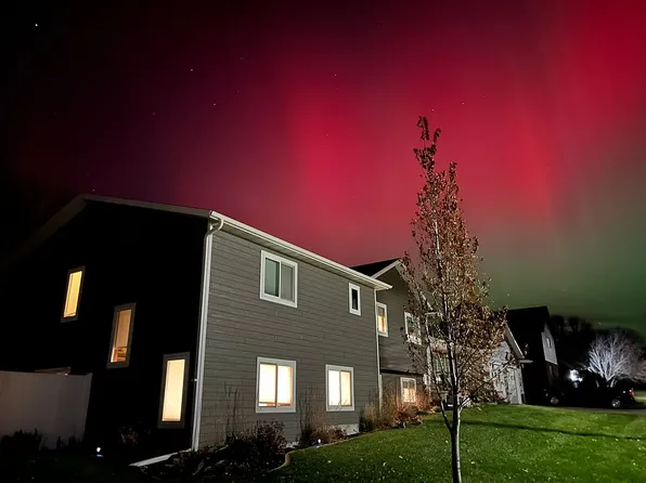 915 Twin Oaks Dr, Madison, SD 57042