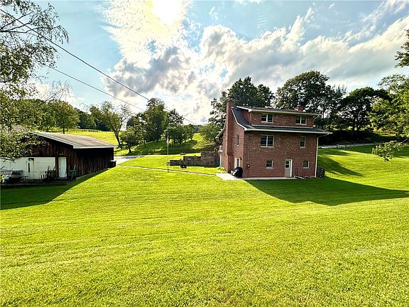 4th image of 424 Owl Hollow Rd