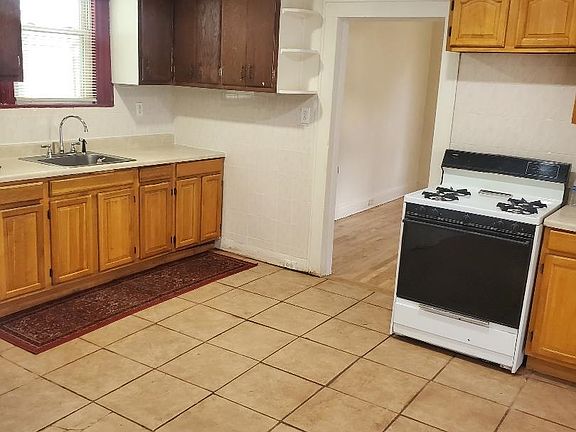 4th image of 74 Boyd Ave