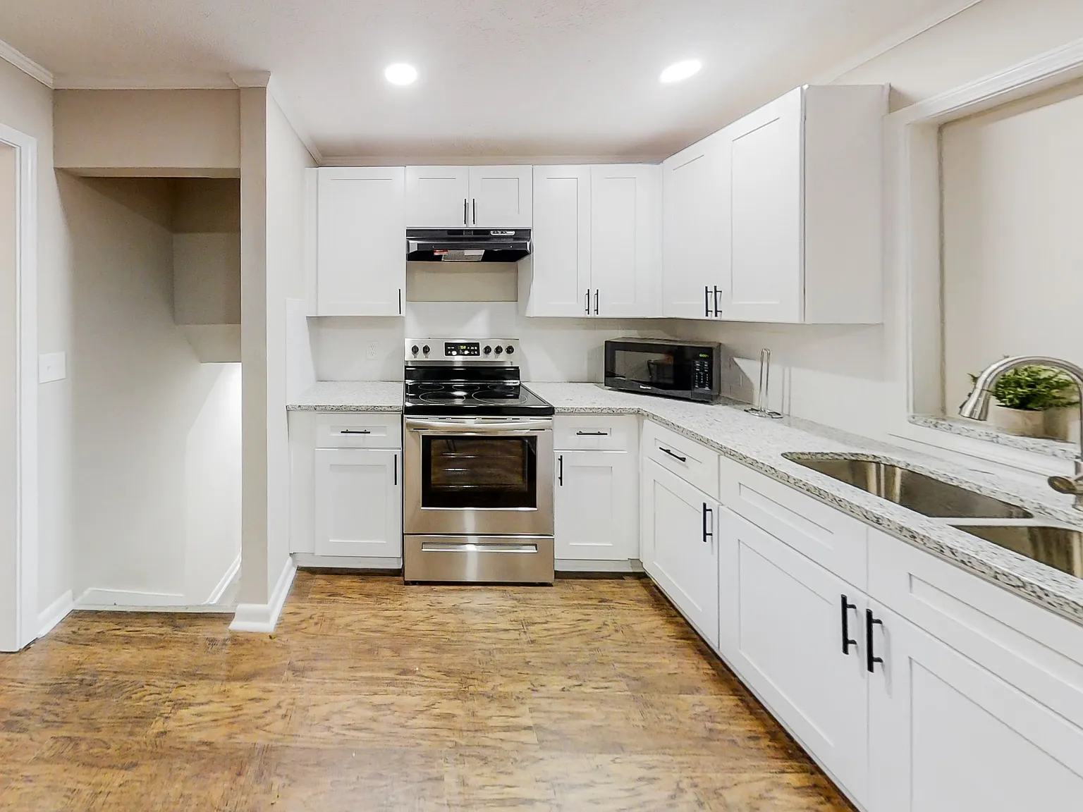 4 bed, 4.0 bath, 1950 sqft, $1,044 — Photo 4