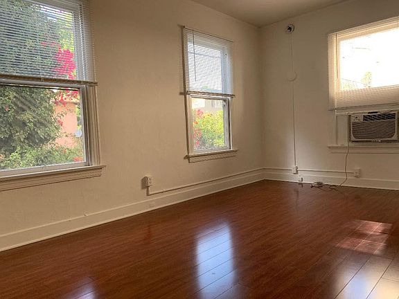 4th image of 1819 N Kingsley Dr #212