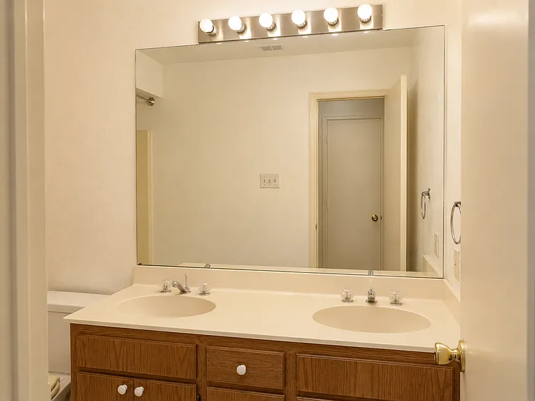 126 Hollyhill Ln #126 — Photo 27
