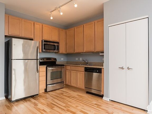 5th image of 1 E 8th St APT 1003