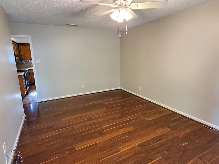 324 Burnside Dr — Photo 4