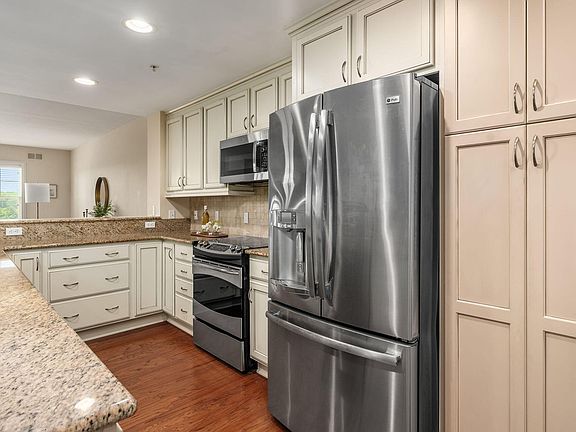 5th image of 5735 Newbank Cir APT 205