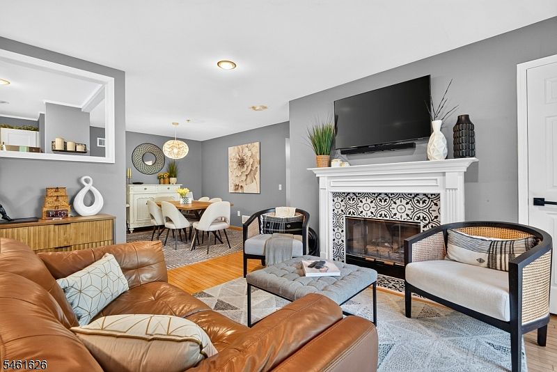 1st image of 77 Larkin Cir