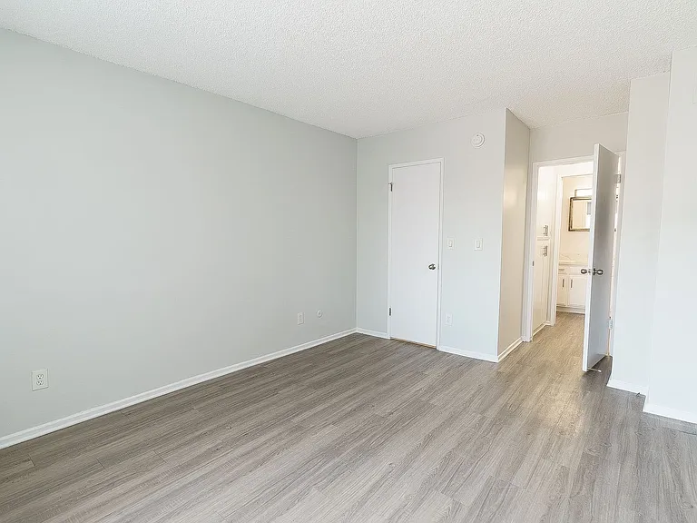 18400 Prairie Street — Photo 94
