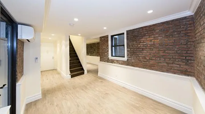 Rented by Icon Realty Management | media 44