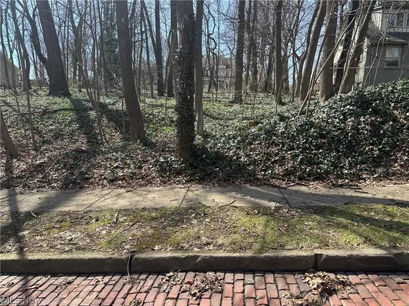(undisclosed Address), Akron, OH 44303