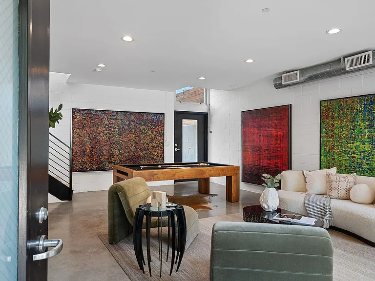 1037 N Laurel Ave #19C — Photo 8
