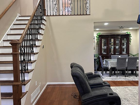 4th image of 1430 Millstone Dr