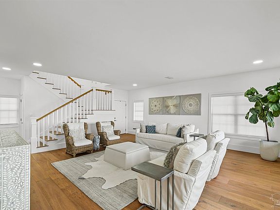 5th image of 48 Baybridge Dr
