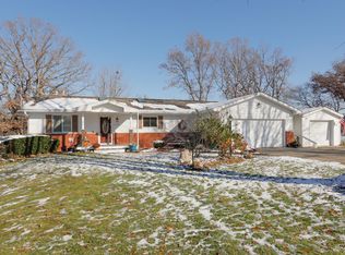 61129 Shorewood Dr, Three Rivers, MI 49093