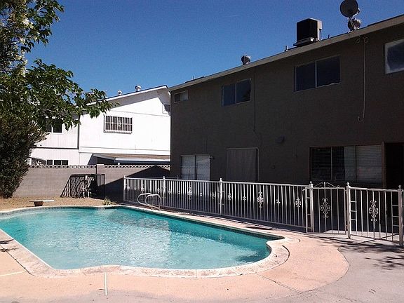 5th image of 2432 Capistrano Ave