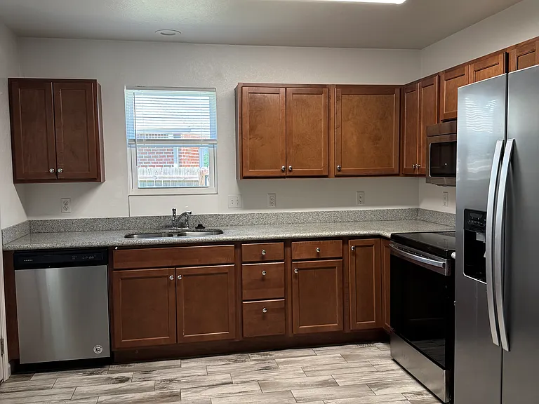 3393 Green Briar Cir #B — Photo 10