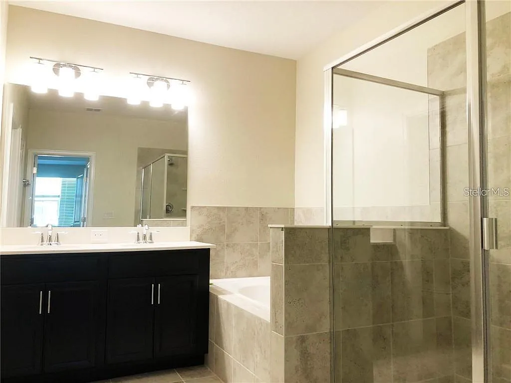 4 bed, 3.5 bath, 1959 sqft, $2,600 — Photo 4