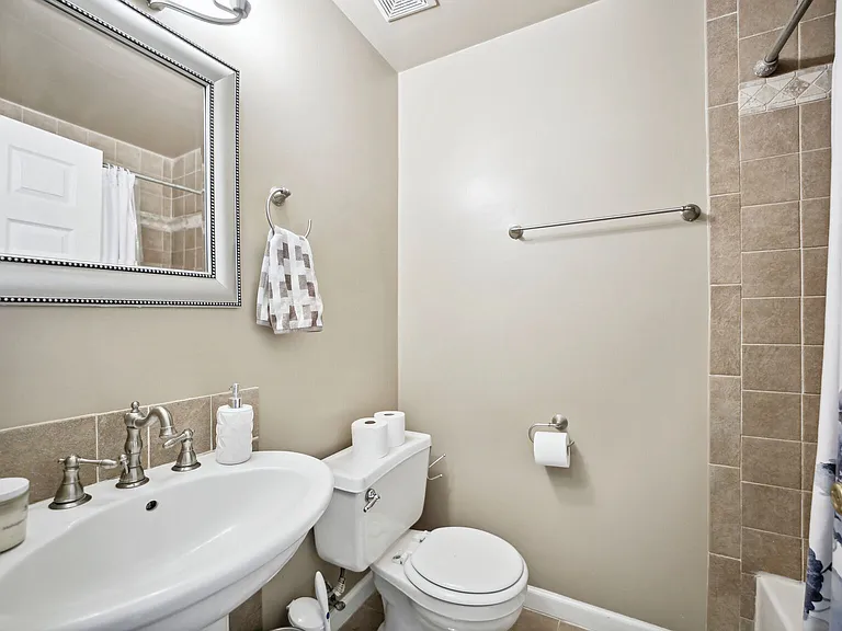 1622 5th St NW #B — Photo 15