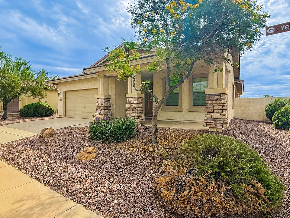 3681 E Yellowstone Pl