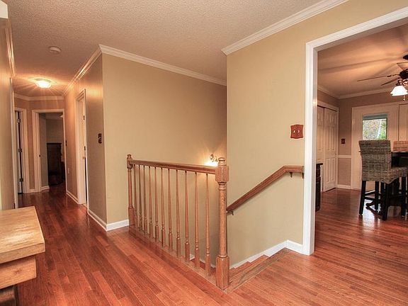 5th image of 2209 Chimney Hills Dr