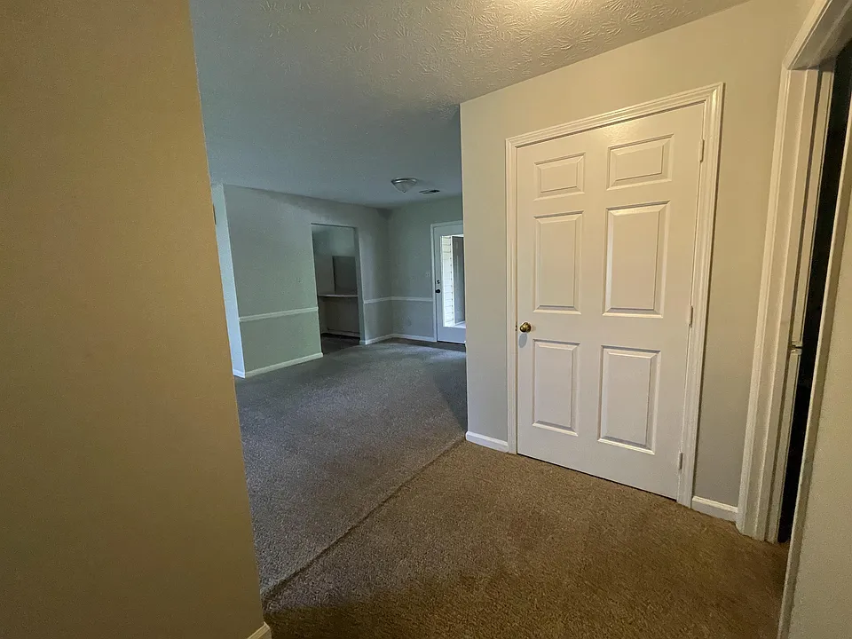 424 Harrodsburg Ln