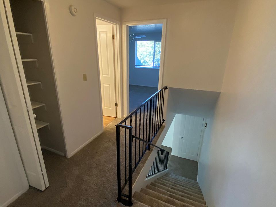 1st image of 132-138 N Raymond Pl #136