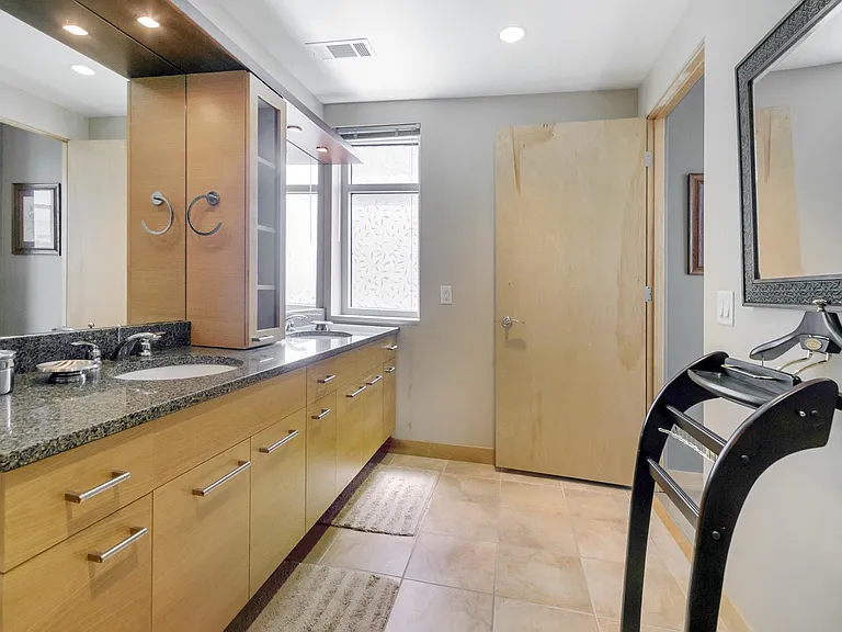 309 W Washington Ave #401 — Photo 30