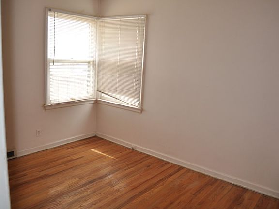 3rd image of 3013 S 42nd St