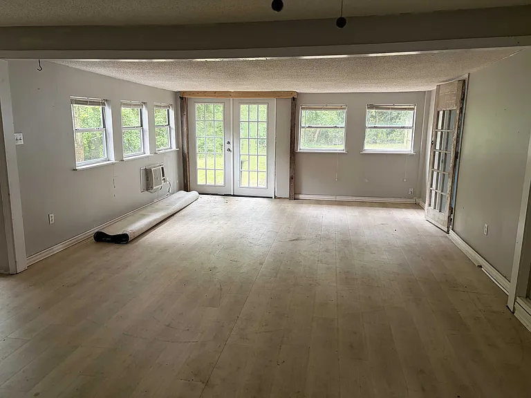 2216 Searle Ave — Photo 6