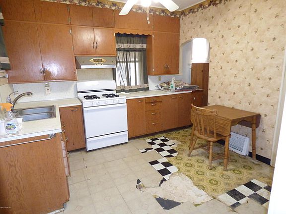 5th image of 445 3rd St NE
