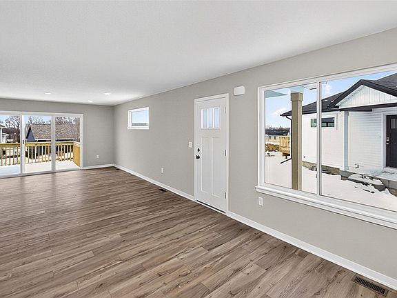 4th image of 1552 Foxtail Dr SE