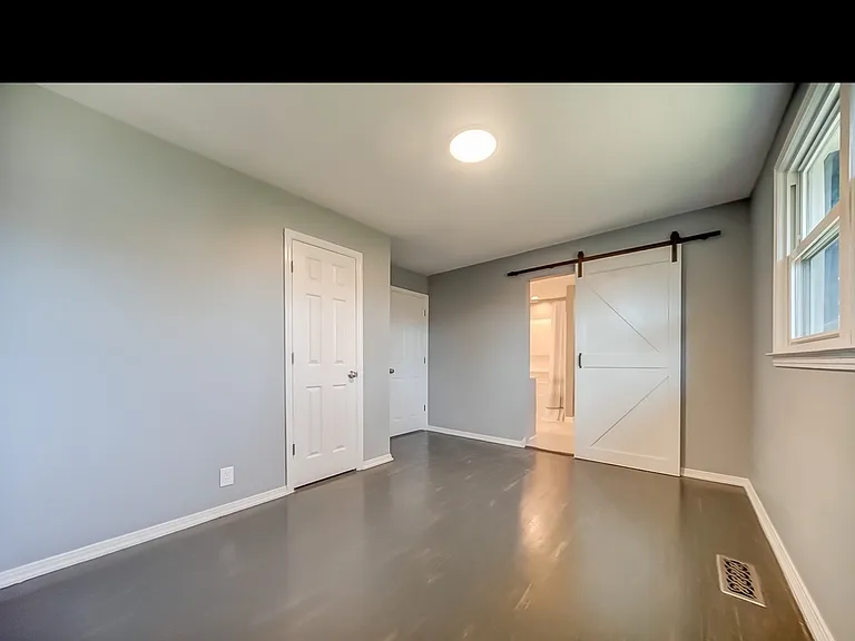 100 Cole Dr — Photo 8