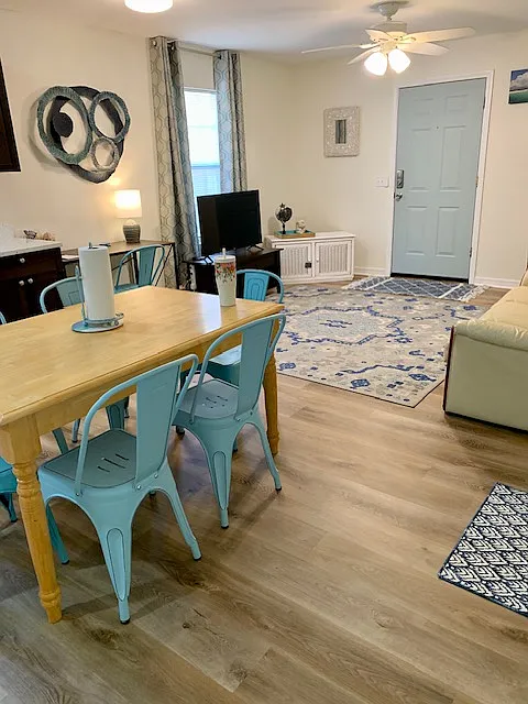 2 bed, 1.5 bath, 1284 sqft, $2,000 — Photo 2